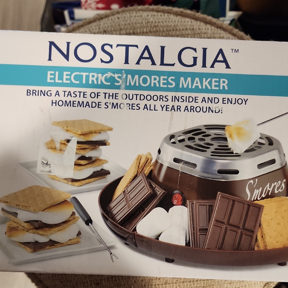 Nostalgia S'mores Maker with Brown and Silver Accents